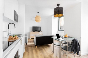 ALTIDO Modern Central Self-Check In Studio in Estrela